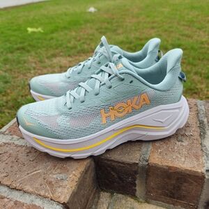 Hoka Women's 6.5 Challenger 8 NWT